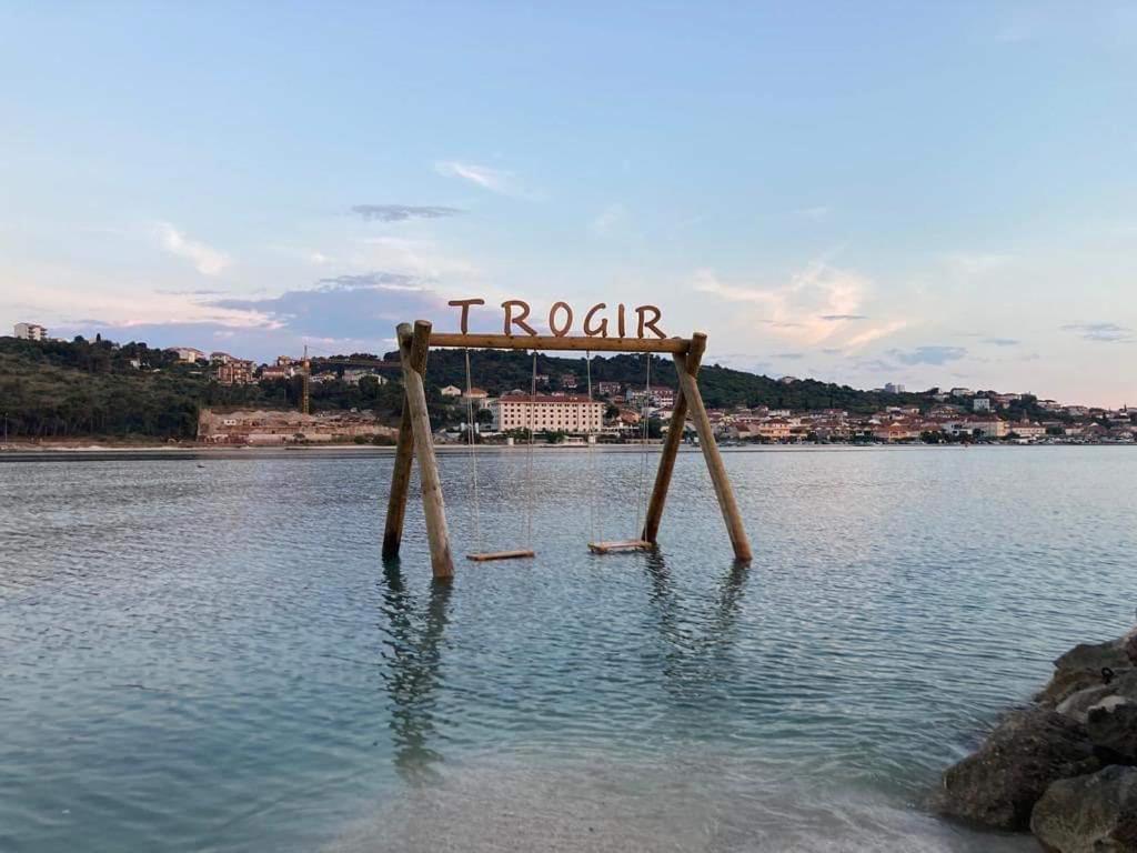 Appartement Apartman Lotos à Trogir Extérieur photo